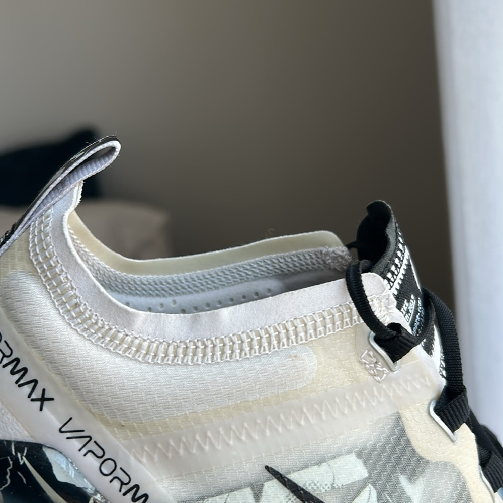 Nike Air VaporMax Running Shoes - Picture 11 of 17